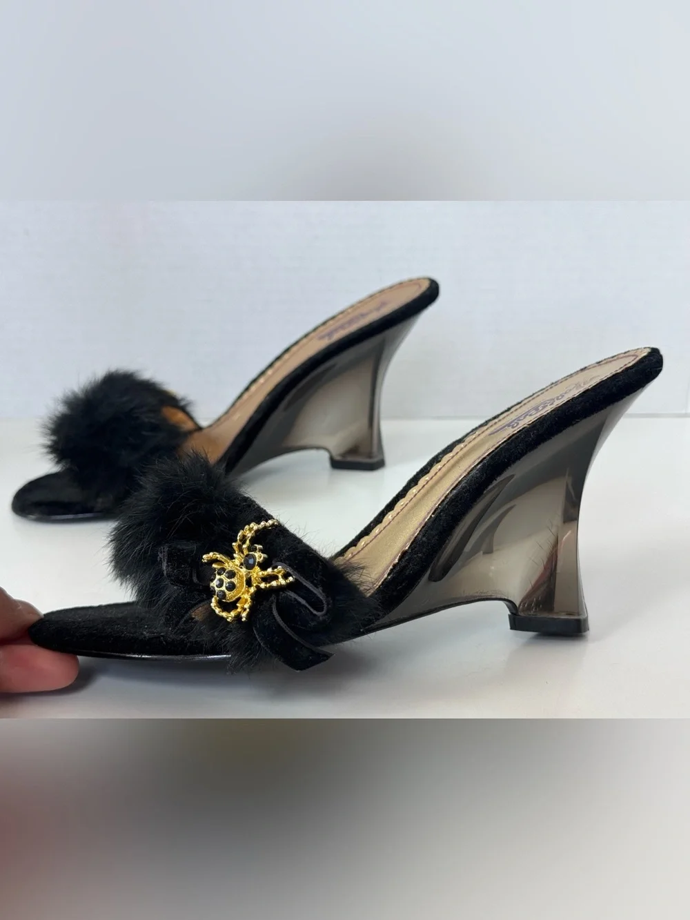 Y2K Hale Bob Black Lucite Heel Wedge Faux Fur Slip On Sandals Gold Broche 7.5